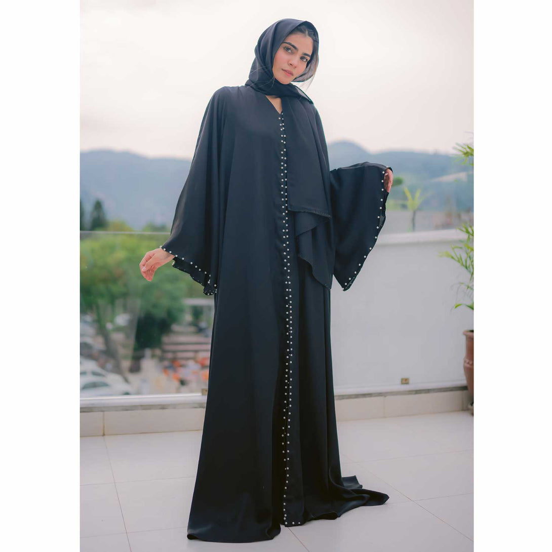 Black abaya design for women in Pakistan